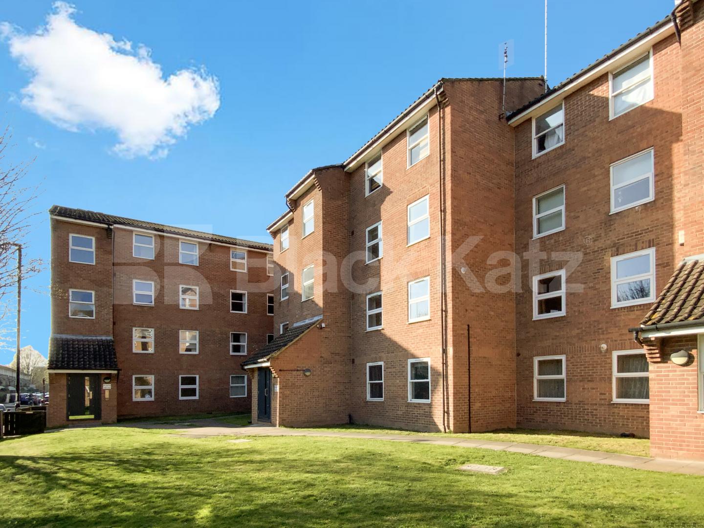 Fantastic two bed located within mins to Camden & Kings Cross Barker Drive, Camden